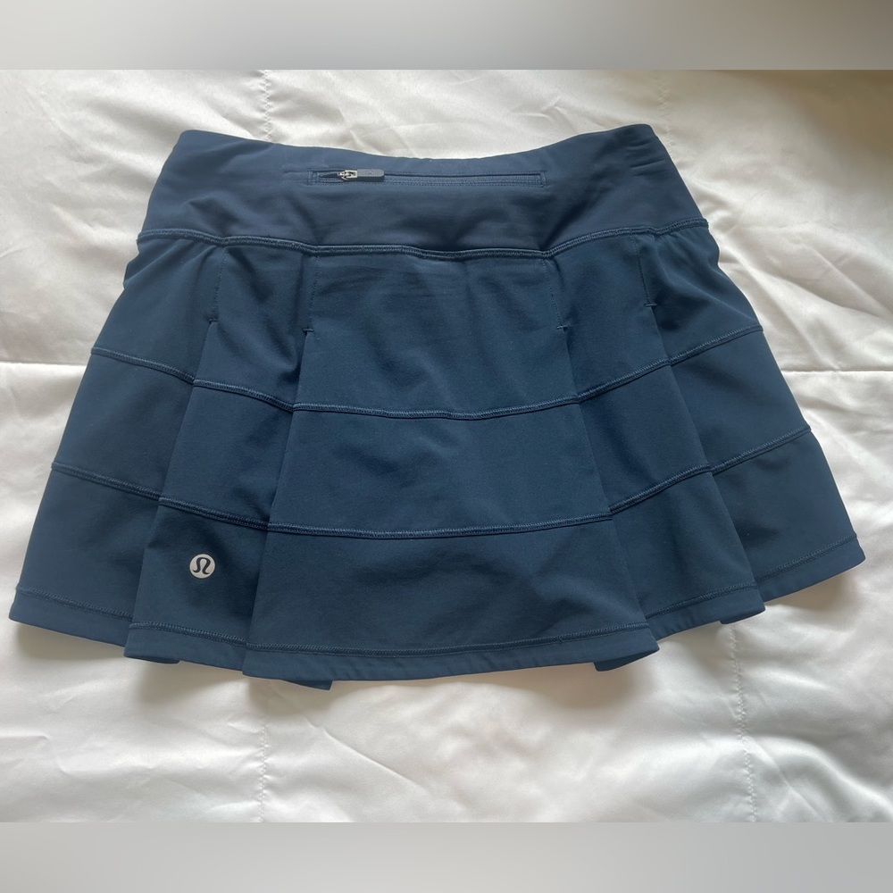 Lululemon size 2 navy skirt